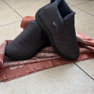 Women's Gray Athletic Shoes